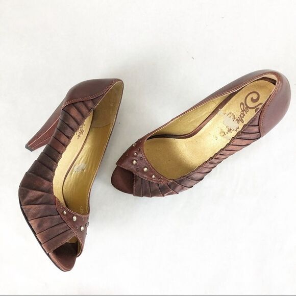 Seychelles Satin/Leather Embellished Peep Toe Heel - Picture 1 of 8